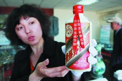 这瓶飞天茅台起拍价20万。摄影记者张腾飞