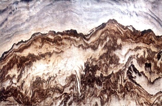 图3 明代黄花梨画桌桌心大理石“石画”