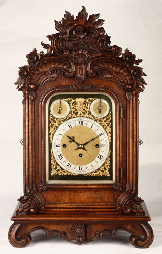 德国胡桃木雕花英式台钟。