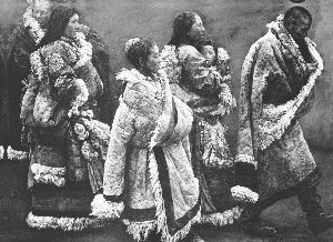 陈逸飞的《山地风》