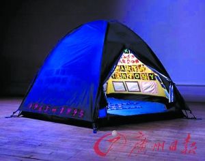 宿醉天使艺术家热衷恶搞自己(图)