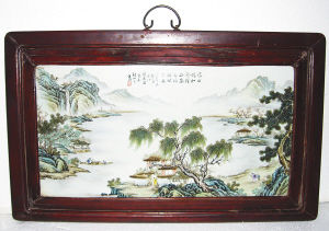 张志汤粉彩山水纹瓷板现身拍台(图)