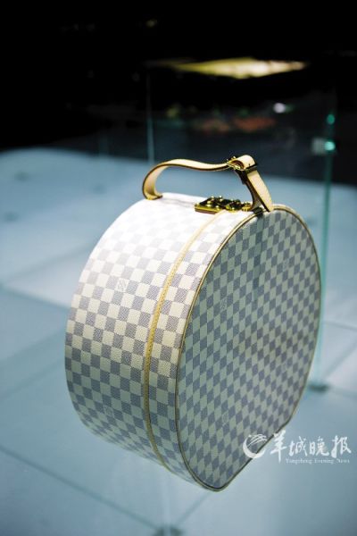 3号展厅展出的与设计师跨界合作的产品，时间跨度超过上百年。