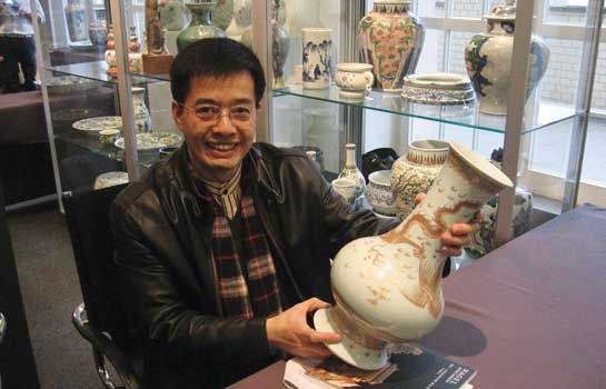 程庸浸淫古玩多年，跑遍欧美各大古玩市场，被称为搜集海外流失文物的“军师”。