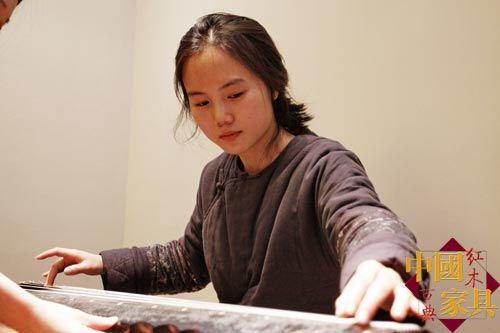 胡若思引领古琴收藏热潮(图)