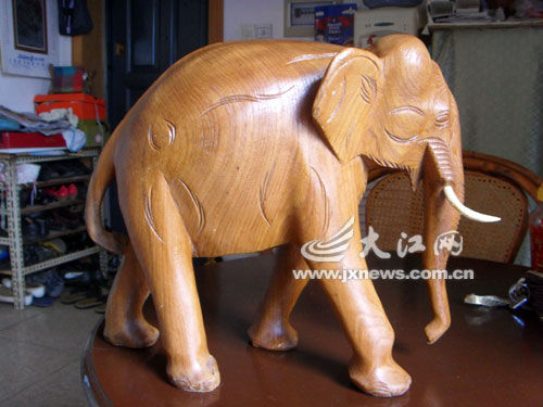 泰国木制“大象”