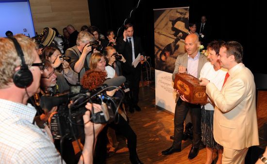 凯歌1841年古董香槟为一名新加坡买家通过网络投标的方式竞得。