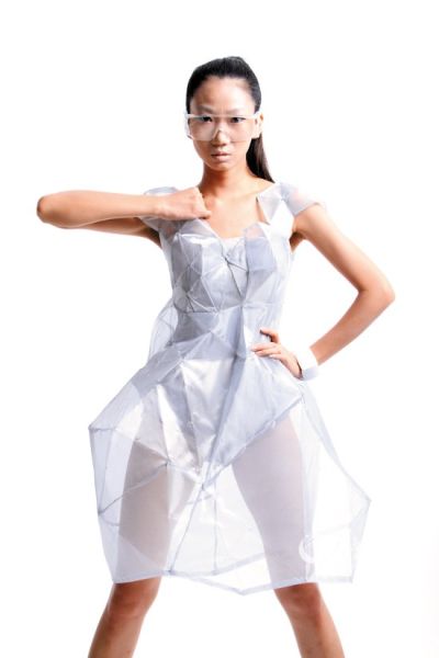 渗入：设计灵感来源于后工业社会信息、知识与艺术交织后犹如药物、营养、空气、水分子，通过细胞膜在体内扩散，释放出无穷的创造力