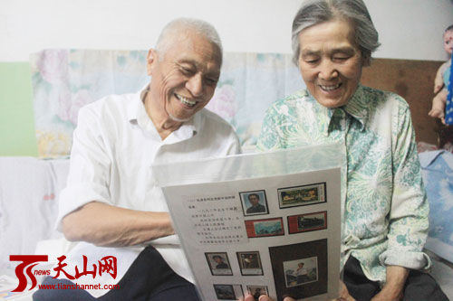 七旬老人收藏数百枚红色经典邮票(图)
