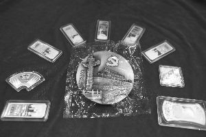 中国共产党成立90周年系列纪念币。