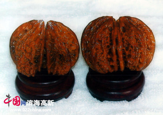 李建军收藏的珍稀核桃