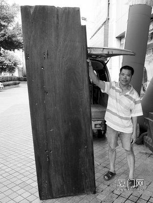 海南黄花梨门板，收购价就达几十万元，专家认为仅材料就价值不菲。