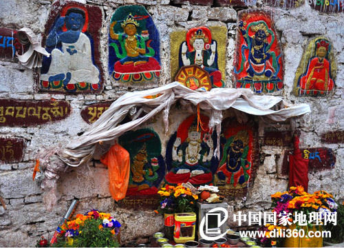 西藏八廓街上售卖的饰品