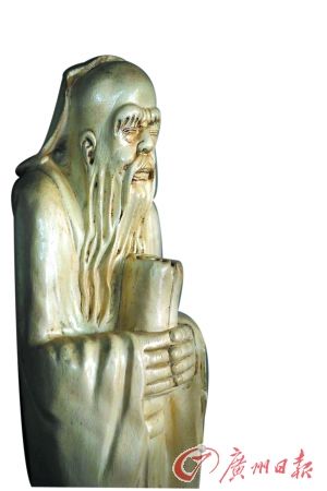 卢柏恩雕刻的孔子。记者 海国 摄