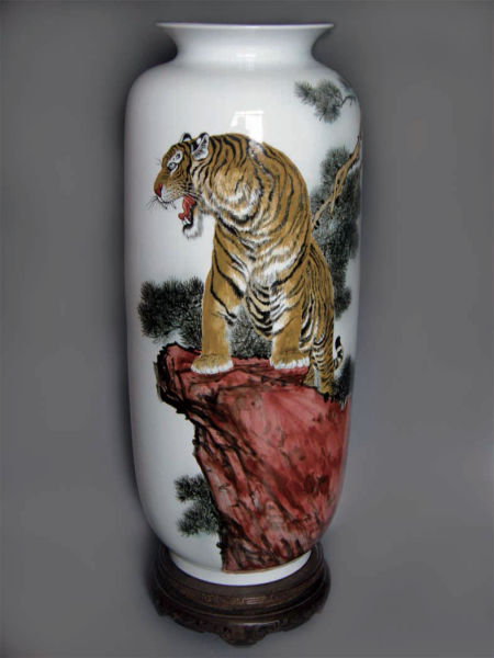 品读湖南省陶瓷工艺大师王立新的釉下之虎