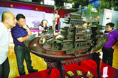 精品木雕展举办：红木镇海宝船开到了南京