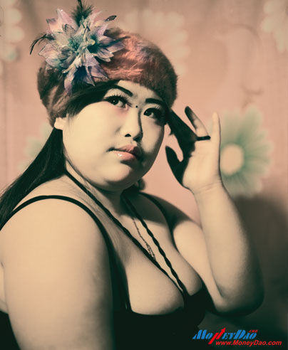 韩磊《一个坐在洗头房里的年轻女子》。