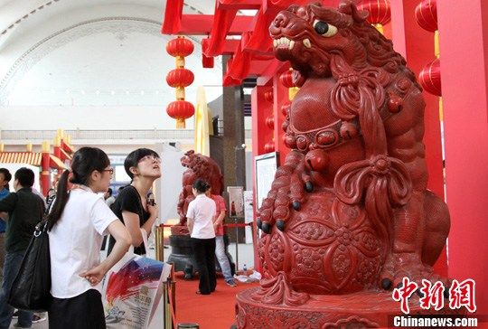中国已知最大古董漆器亮相沈阳