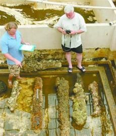 潜水员发现摩根船长的加农炮。