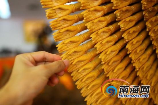 千手千眼观世音木雕首次亮相海口