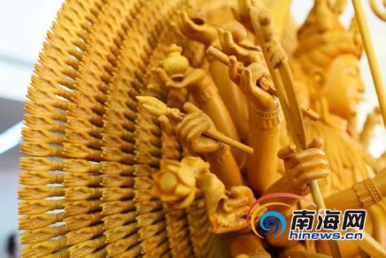 “千手千眼观世音”木雕惟妙惟肖(南海网记者 张茂 摄)