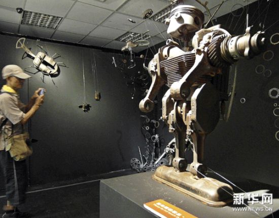 文化中国：废旧之物变身艺术展品
