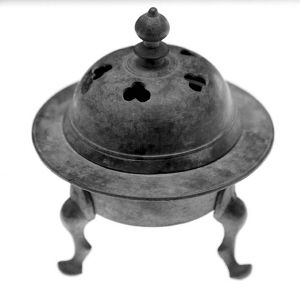 青铜兽足香薰炉。常海军 摄