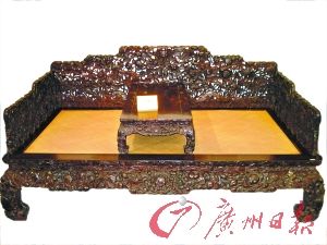 一些高档红木家具很受欢迎。