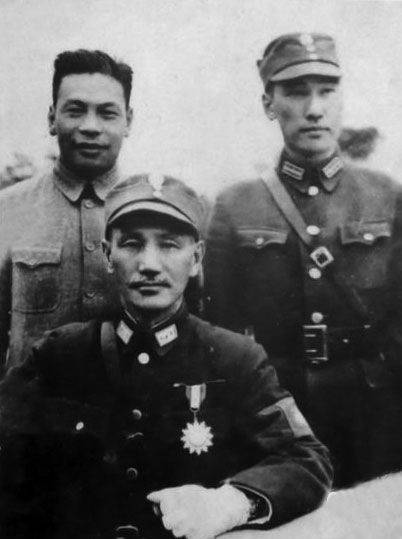 蒋家父子三人军旅照曝光