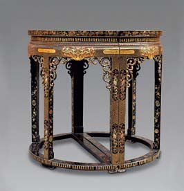 清代大漆描金花鸟寿字纹半圆桌