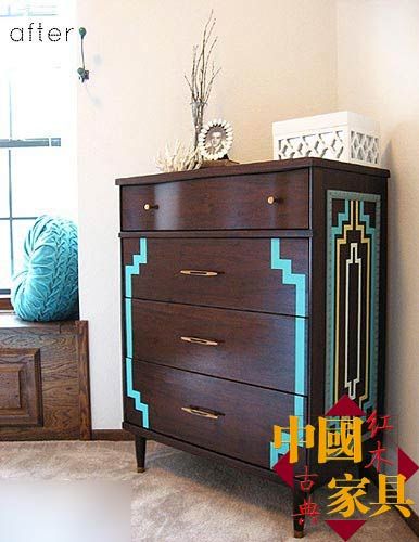 用油漆涂料简单寥寥数笔，显然波普风格了。