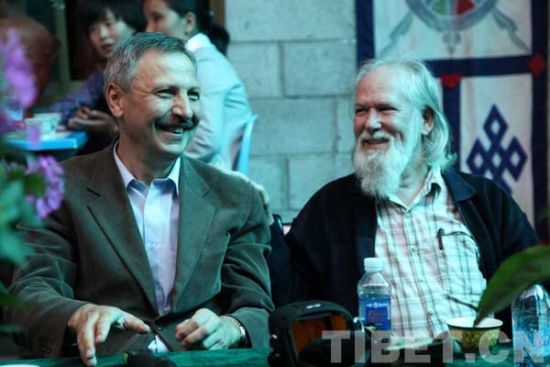 在西藏百慈藏文古籍研究室交流心得。摄影：王淑