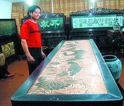 常州雕刻家完成最大独幅青铜刻画