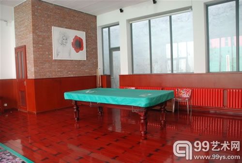 俸正杰工作室一角