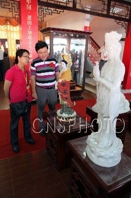 两岸珠宝玉石雕刻精品亮相福建莆田