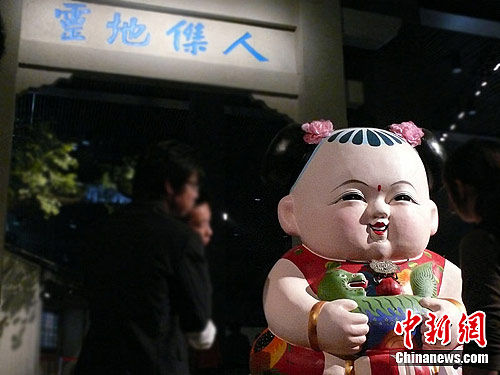 中国泥人博物馆30日在江苏开馆，独特的草根文化吸引大量游人。孙文荆 摄