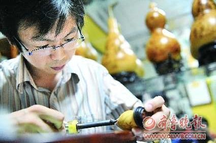 李亚宁烙画葫芦