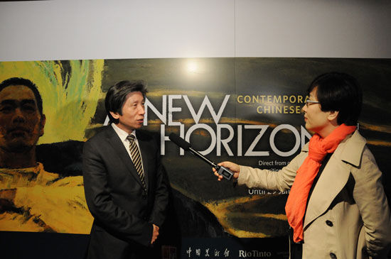 范迪安馆长接受采访。