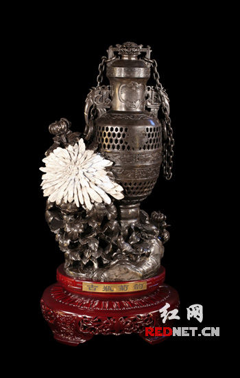 菊花石雕《古瓶萄韵》