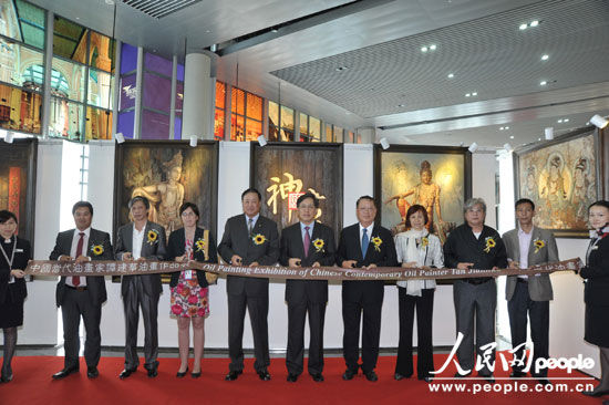 澳门国际机场举办油画作品展