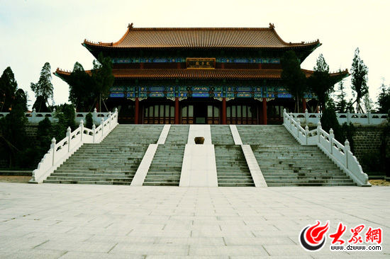 该建筑群计划总投资8亿元，总建筑面积10万平方米。（摄影 燕雨）