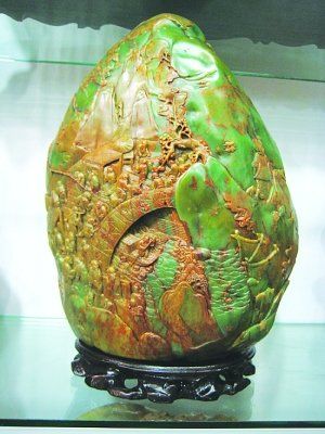 青田山炮绿石雕刻。