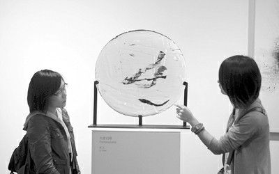 中国美院玻璃艺术展：寓万千幻象于玻璃艺术品