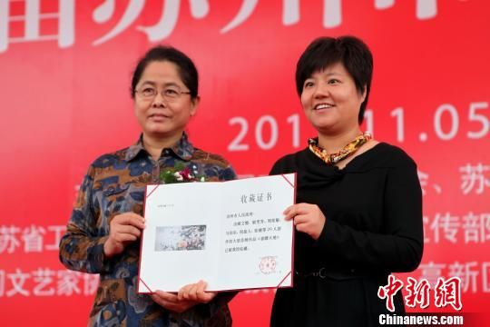苏绣精品《春暖大地》入藏国家博物馆