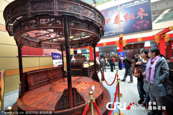 售价为199万元人民币的鸳鸯团圆床。