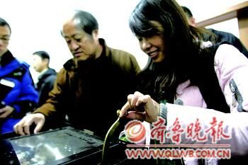 19世纪末瑞士造的八音盒，现在依然清脆悦耳。