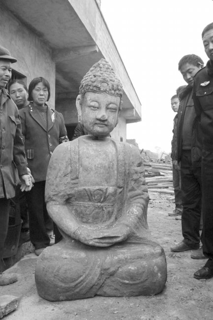 内江百年古庙 挖出神奇彩佛