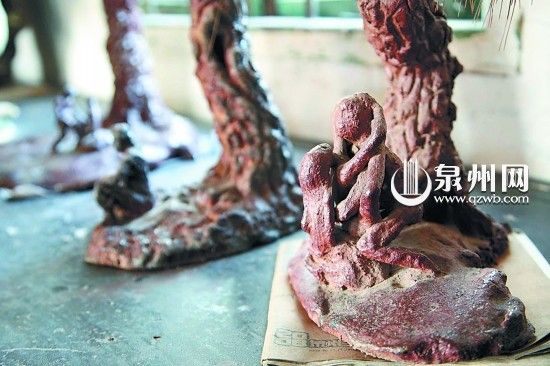 他认为，作品要表达的信息，需要观众自己体会。