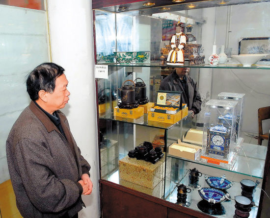 退伍老兵免费展出收藏珍品