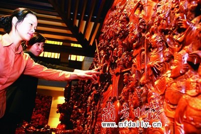 消费旺季到来 红木风潮席卷寻常百姓家